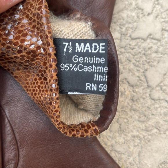 Brown Leather Women’s Gloves Snakeskin Print Cashmere Lining Italy Size 7.5 - Picture 3 of 5